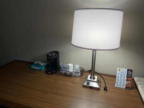 Super 8 by Wyndham Junction City image 1