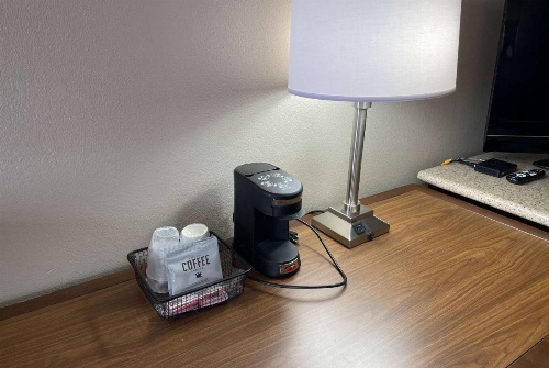 Super 8 by Wyndham Junction City image 14