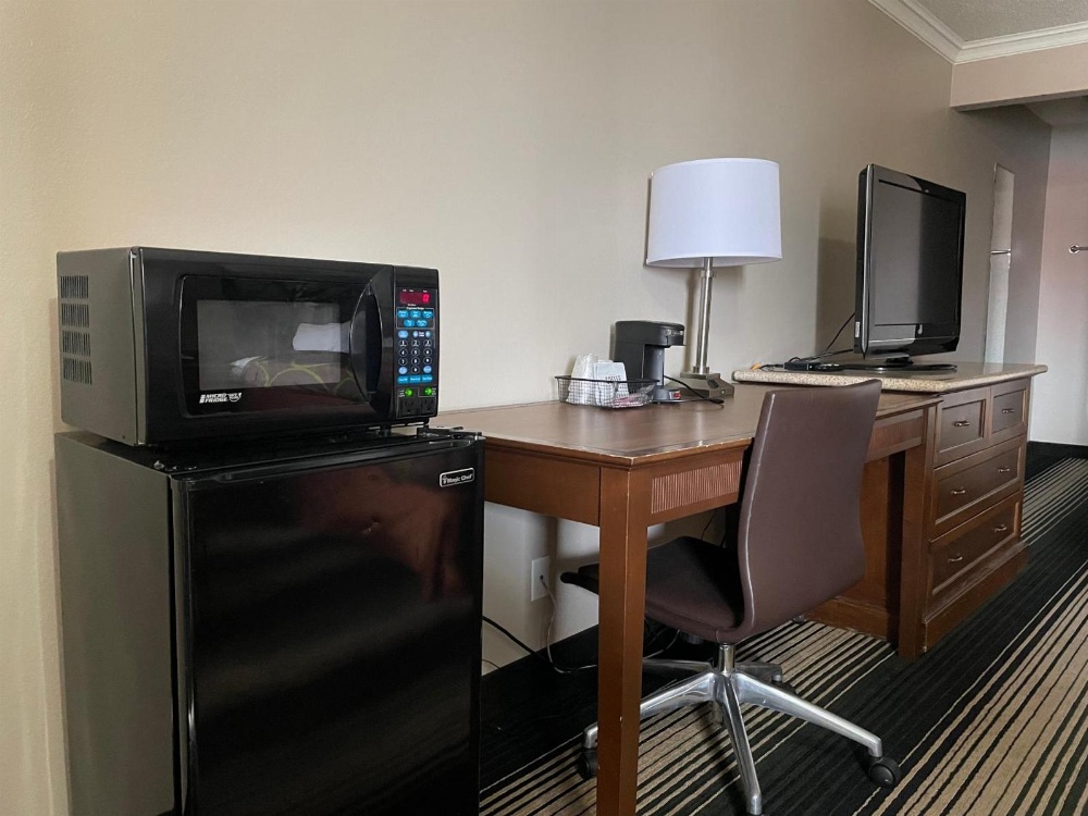 Super 8 by Wyndham Junction City Main image