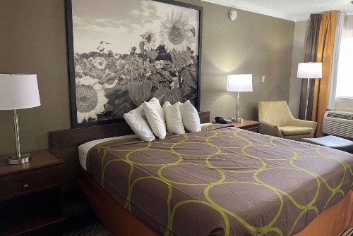 Super 8 by Wyndham Junction City image 16