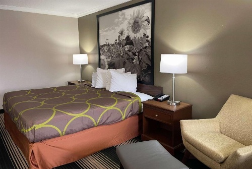 Super 8 by Wyndham Junction City image 18