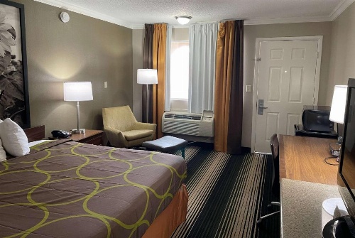 Super 8 by Wyndham Junction City image 24