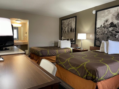 Super 8 by Wyndham Junction City image 25